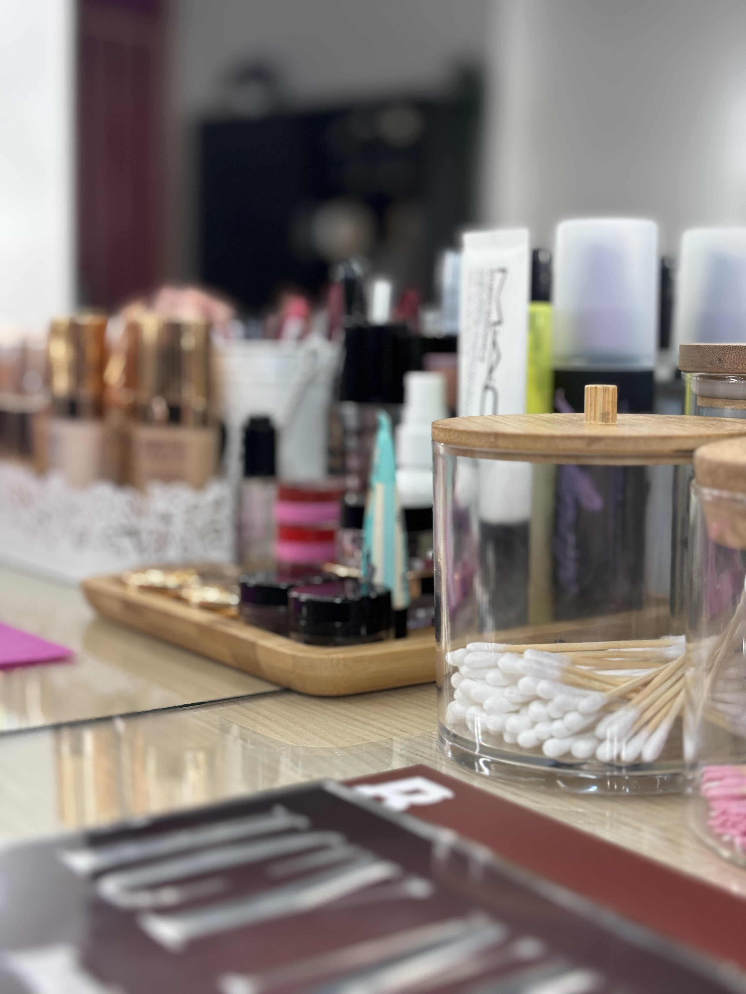 Cursos de Diseño de Mirada en Granada: Laminado y Diseño de Cejas Profesional