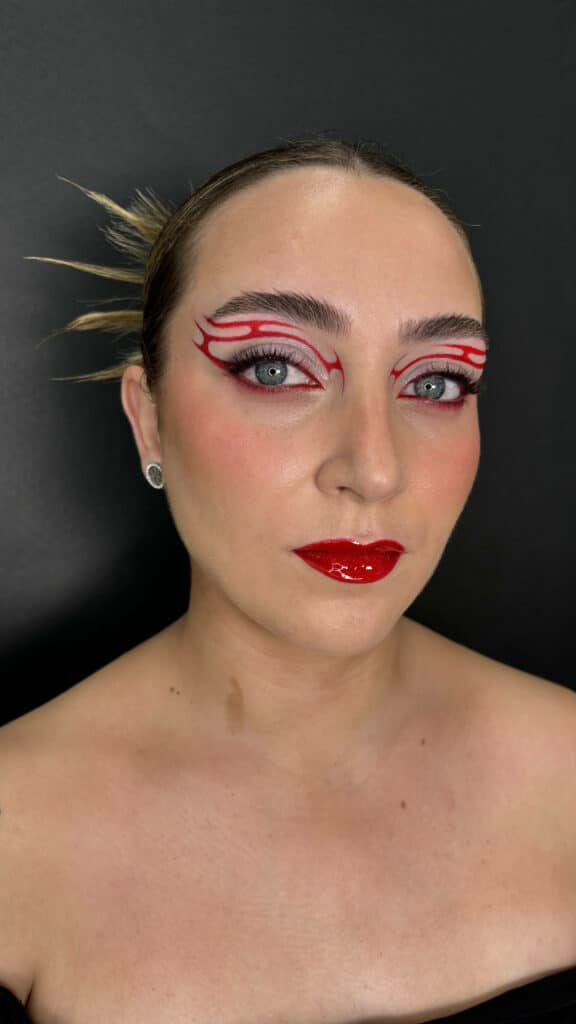 maquillaje profsional delineado grafico